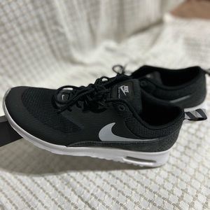 Black Nike Air Max Thea Size 8.5